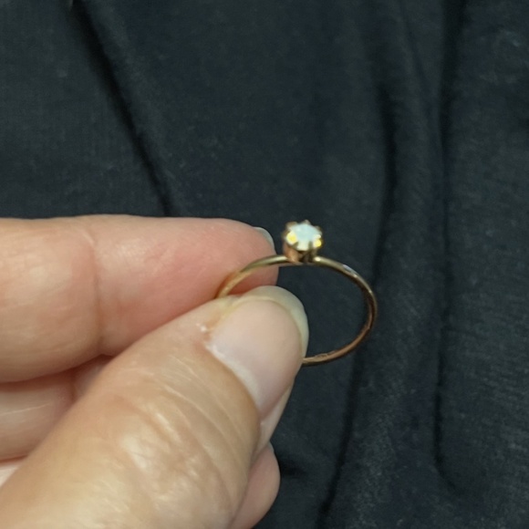 4 gold tone rings - Picture 2 of 9
